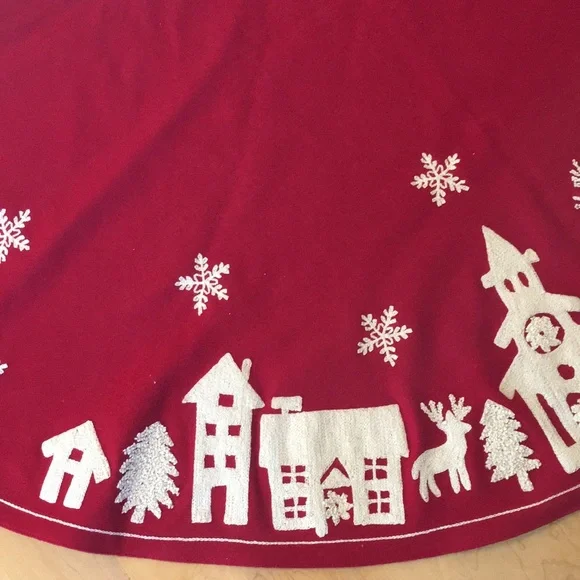 HOUSE & GARDEN | Wool Blend Embroidered Christmas Tree Skirt - Picture 5 of 13